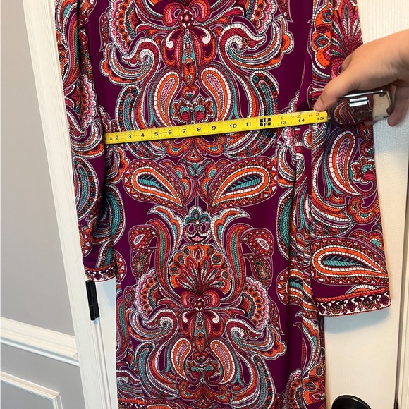 Laundry  v-neck dress, size large. 3/4 length loose sleeves. Dress is stretchy. - Picture 7 of 7